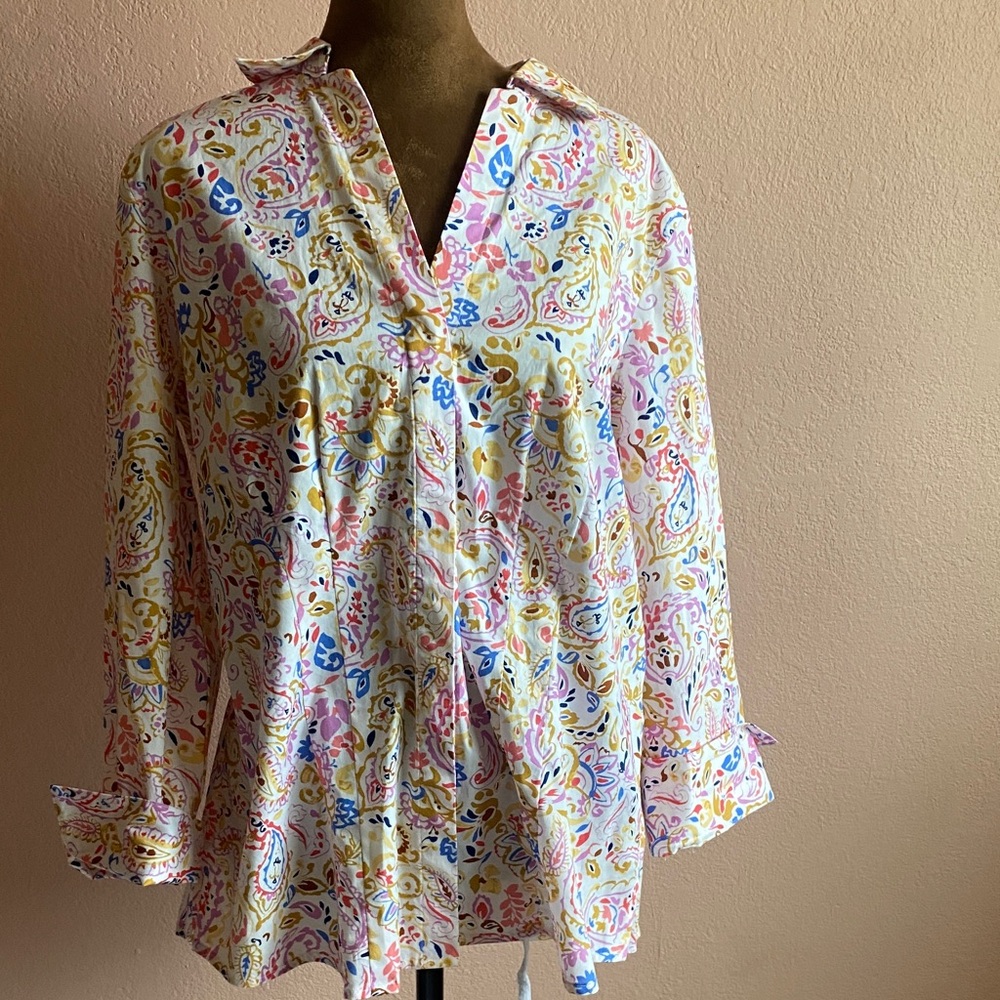 CROFT & BARROW White Paisley 3/4 Sleeve, V-Neck Tunic with Multicolor Print